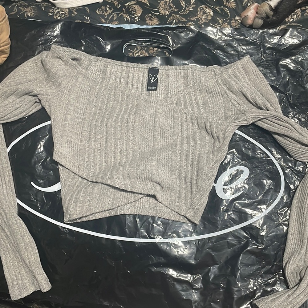 Women off the shoulder crop top